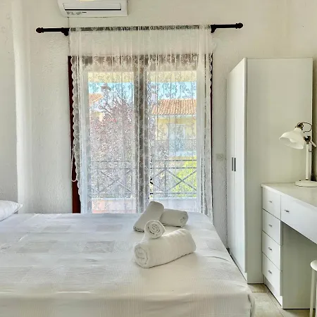 The 4 Travellers Halkidiki Apartament
